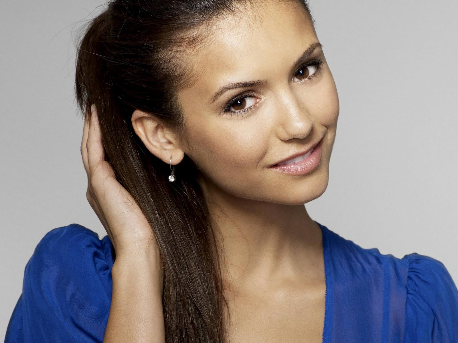 http://4.bp.blogspot.com/_vvMUg8mhXp4/S9_b3wdffoI/AAAAAAAADWs/vQxGzusZXf4/s1600/Nina_Dobrev+%286%29.jpg
