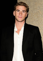 http://4.bp.blogspot.com/_vzNFkY7XvtA/SsFhOwKFyaI/AAAAAAAAB9Q/N6H5L4gwREQ/s400/liam-hemsworth-aria-aussie-04.jpg