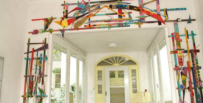 Let The Children Play Beautiful Learning Es In Reggio Emilia Take A Look At The Children S Artwork Adorns Entrance To Overfield Early Childhood Program