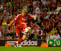 Voronin fires Liverpool to victory
