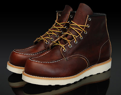 http://4.bp.blogspot.com/_w3QxHYBdGQc/SNvsttg07_I/AAAAAAAAAIM/jXTVsSPNoX4/s400/red-wing-work-boot-og-collection-3.jpg