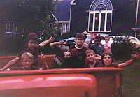 kids_riding_in_pickup
