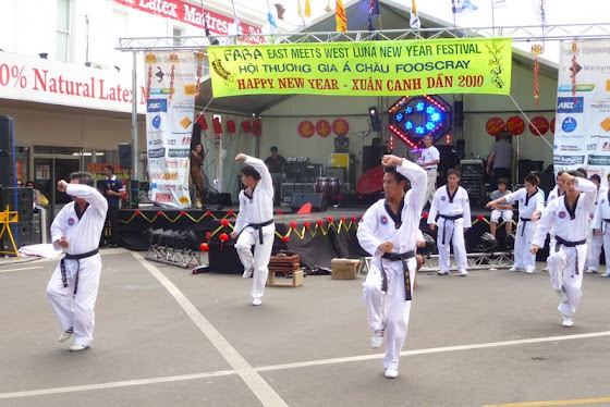 Aquí más de las exhibiciones que les decía aquí unos karatecas