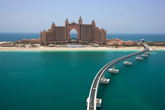 El puente que va hacia el hotel Atlantis de Dubai