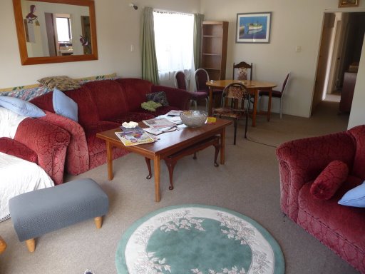 Así se ve el living de la casa en Tauranga