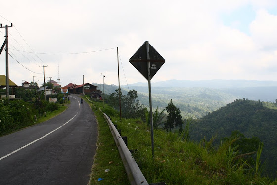 En la punta de la montaña de Bali
