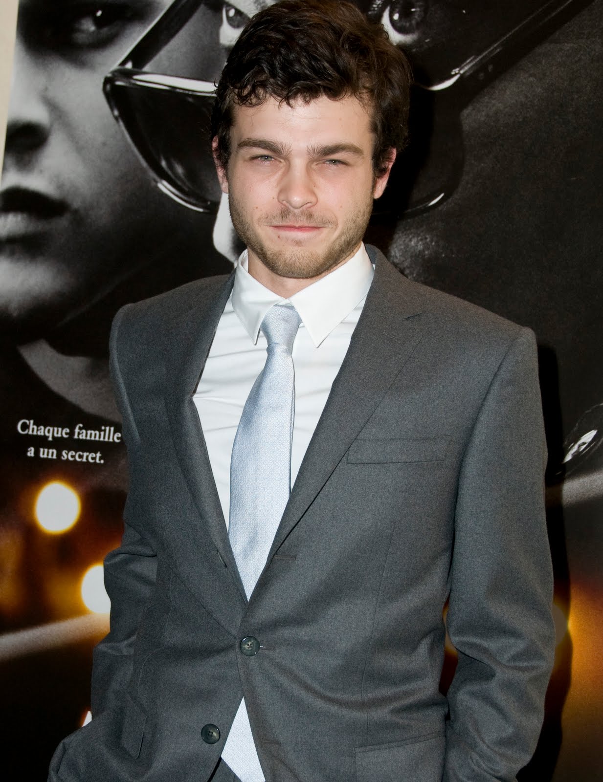 http://4.bp.blogspot.com/_w7a1VcAua9M/TSEyoAMo0iI/AAAAAAAAEX0/eXJQu-7gqa4/s1600/Alden-Ehrenreich.jpg