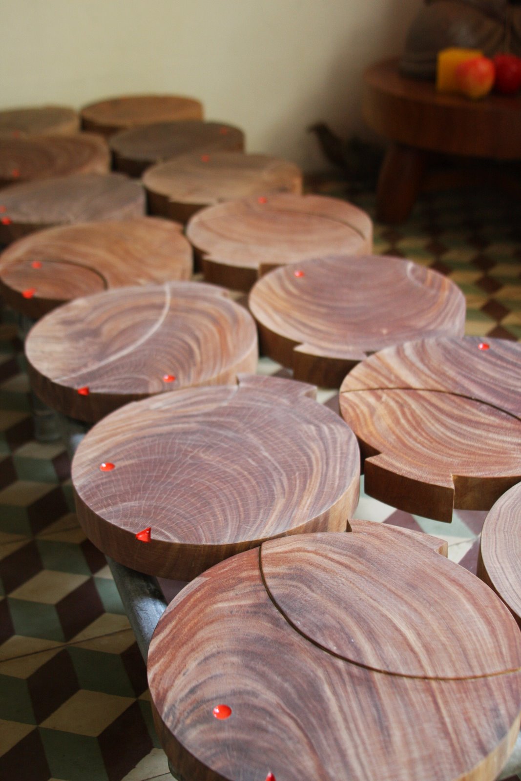 [chopping+board+table.JPG]