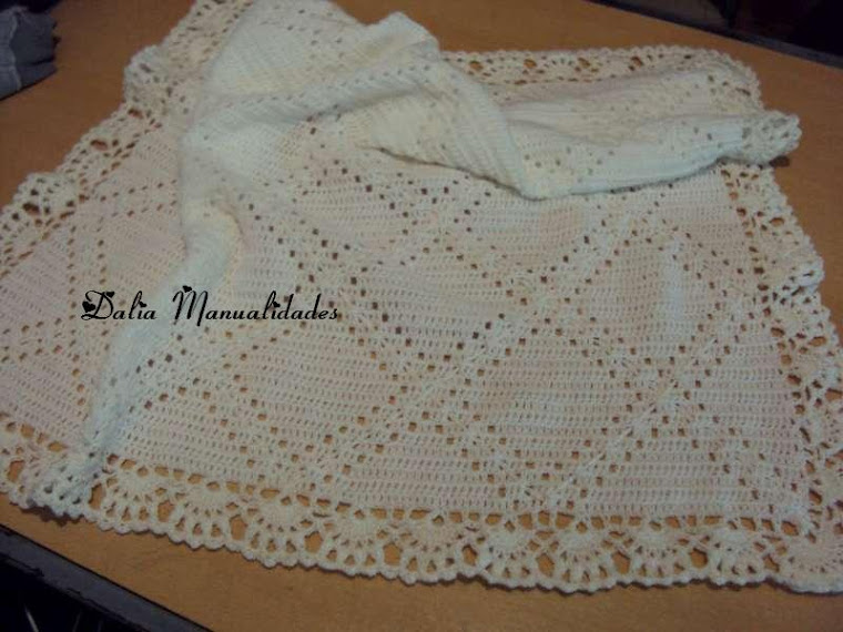 mantilla con rombos blanca