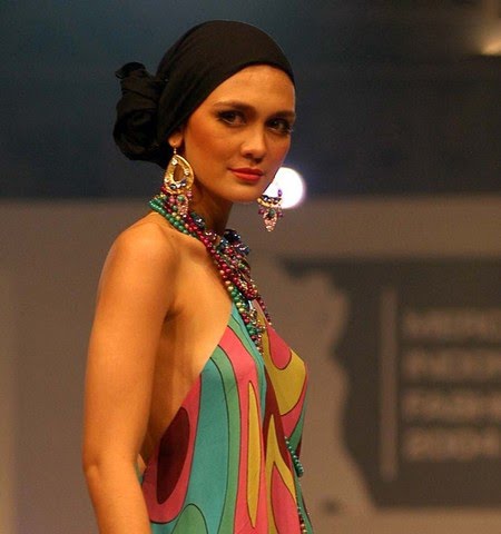 Foto-Foto Luna Maya Beredar ... Foto-Foto Luna Maya Beredar ...