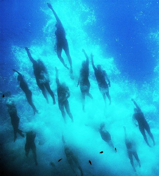 [10K+Women+underwater+6.jpg]