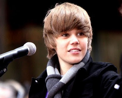 What is Justin Bieber's eyes' colour?