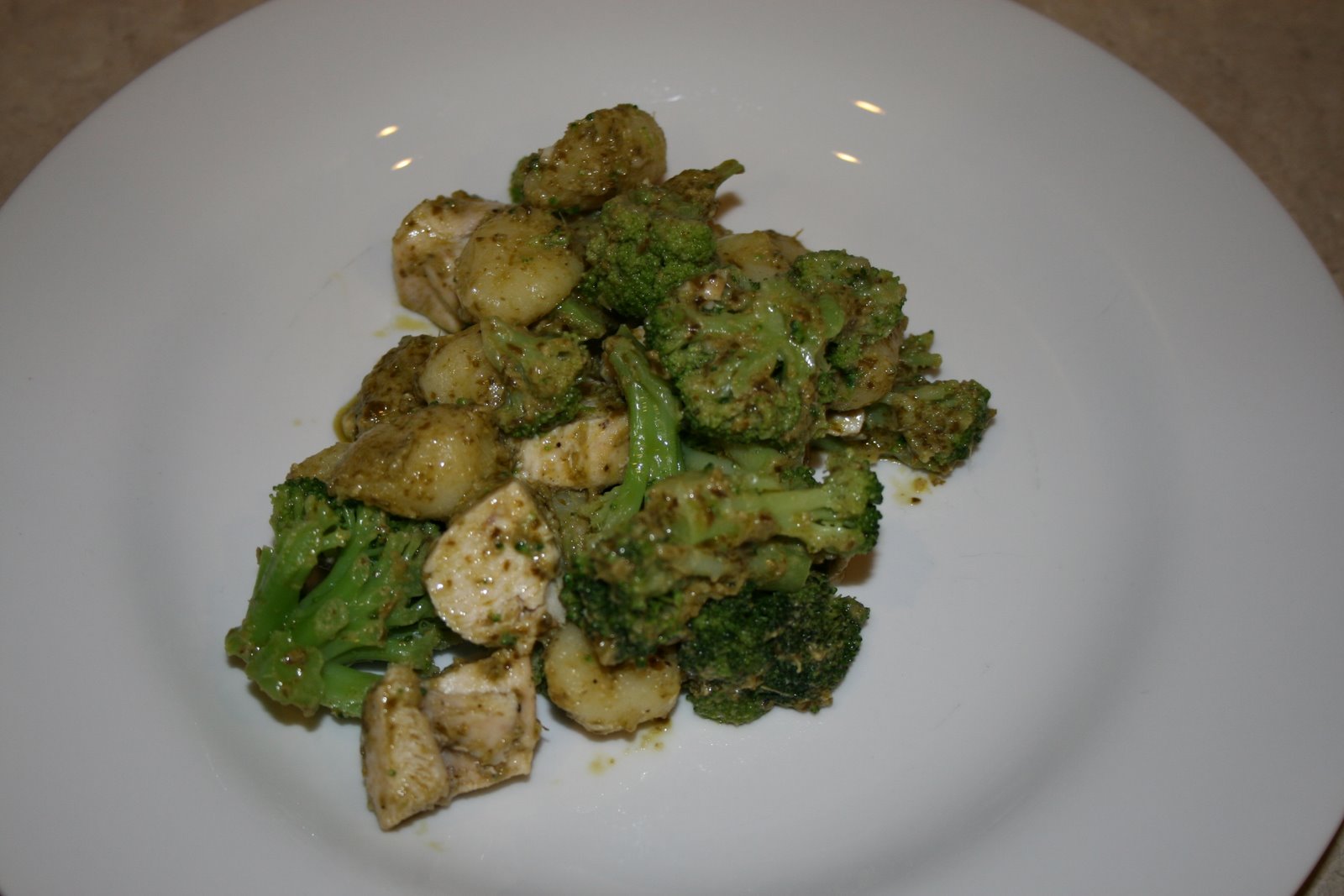 [Pesto+Chicken+and+Gnocci,+Broccoli.jpg]