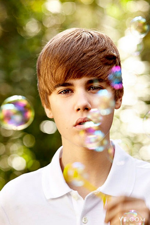 justin bieber face. Justin Bieber is covered with