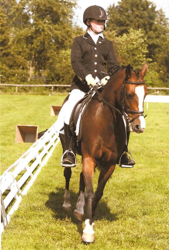 Minouche DZ1 dressuur DB springen