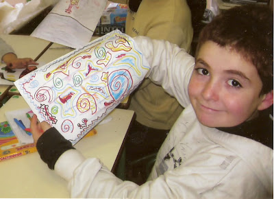 Taller infantil de pintura en el colegio Las Naciones de Madrid impartido por Juan Sánchez Sotelo profesor de la Academia de dibujo y pintura Artistas6 de Madrid. Cursos y clases para aprender a pintar. Taller infantil de pintura en el colegio Las Naciones de Madrid impartido por Juan Sánchez Sotelo profesor de la Academia de dibujo y pintura Artistas6 de Madrid. Cursos y clases para aprender a pintar.
