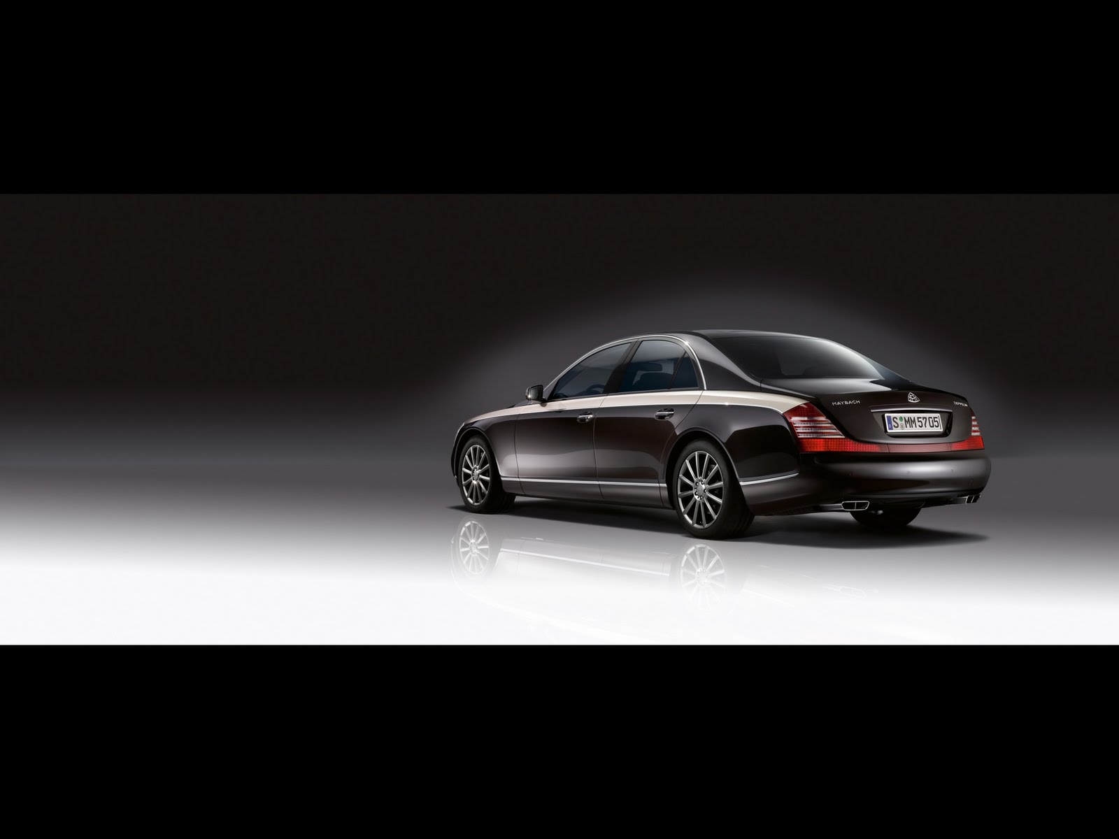 [maybach-zeppelin-2010-rear.jpg]