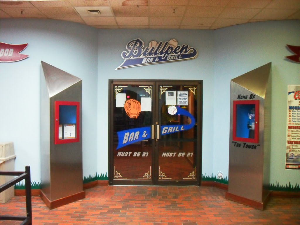 Peoria Bar Review Bullpen Sports Bar at Landmark