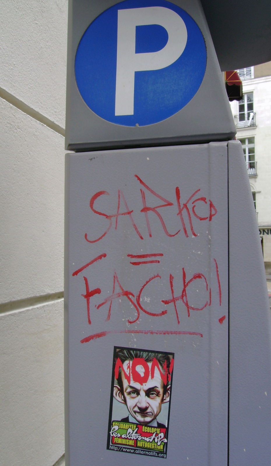 [sarko.gif]