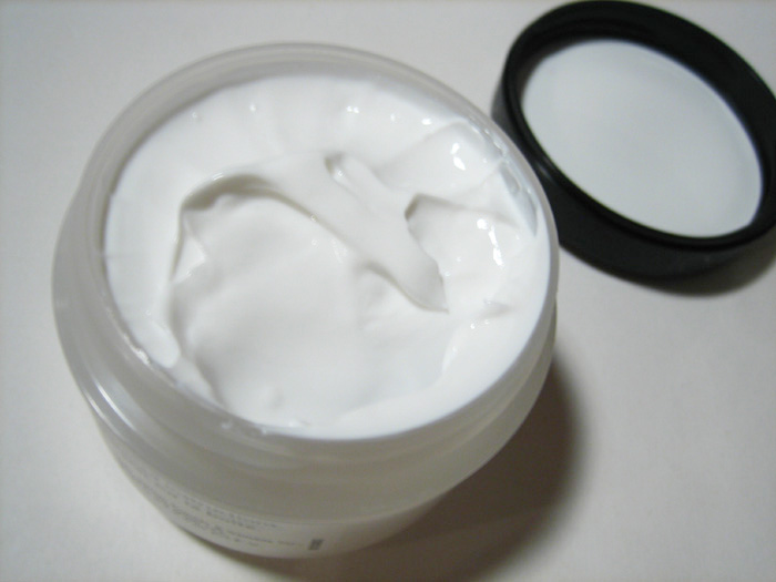 [Olay+Complete+creme+open.jpg]