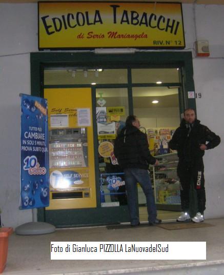 [l+edicola+tabacchi+dove+ +avvenuto+il+furto.JPG]