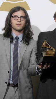 [KingsofLeon.jpg]