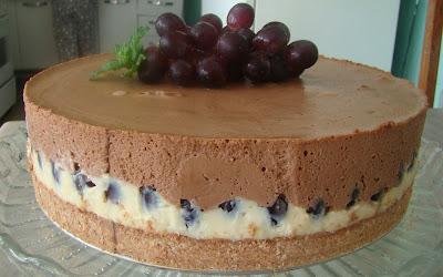 Torta Musse de Chocolate Com Uvas Torta+Musse+de+Chocolate+Com+Uvas+1+%25282%2529