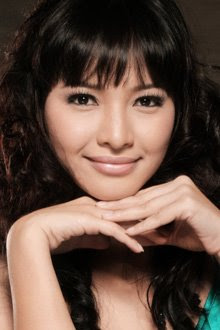 Indonesian Celeb: Dwi Putrantiwi