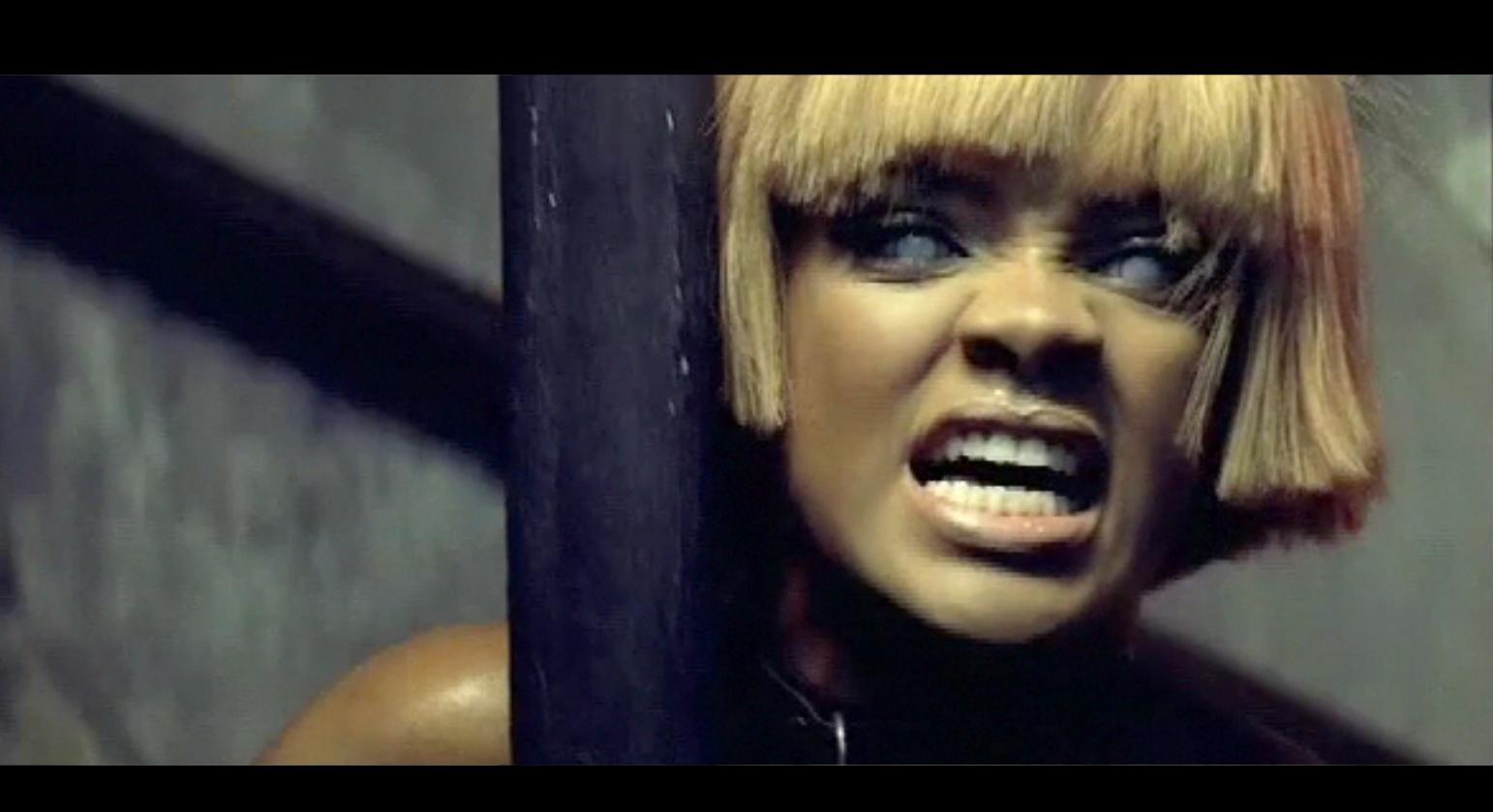 http://4.bp.blogspot.com/_wm8Br7nu9Ck/TIsnodRJ_9I/AAAAAAAAABc/Zcrtbjl7-T4/s1600/Disturbia.jpg