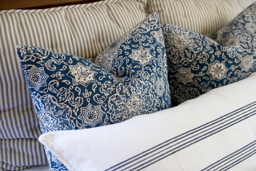 [Guest+Bedroom+Bedding+3.jpg]