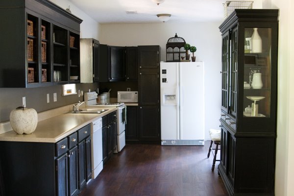 [Kitchen_StraightOn.jpg]