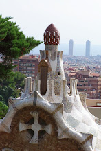 Desde el Carmelo, dentro del Parque Guell, la amanita que debió tomar Gaudí y las Torres Gemelas