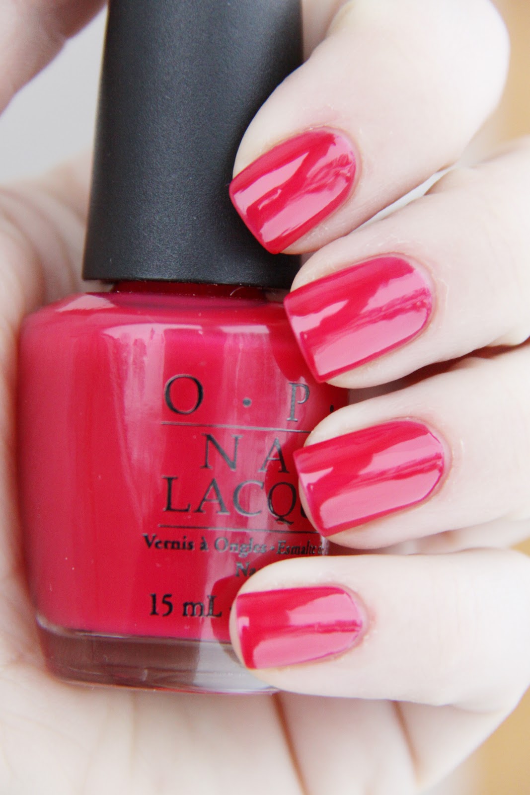 OPI+Too+hot+pink+to+hold+%25C3%25A9m.JPG