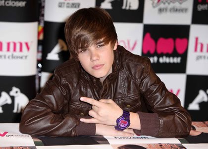 Justin Beiber HMV pose