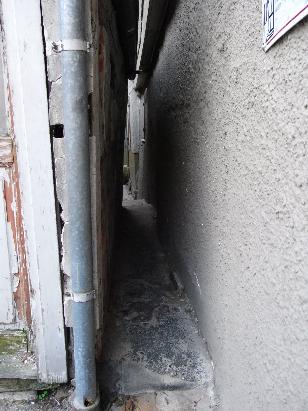 Beyond Beyond 躍々日記 世界一狭い道 ロイトリンゲン