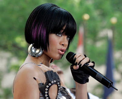 Juego de vestir y peinar a Rihanna Juego de vestir y peinar a Rihanna