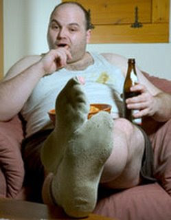 http://4.bp.blogspot.com/_wzunXFB7Ofc/SiKkd8PAqJI/AAAAAAAADT4/9pn2zbQ_uKQ/s320/homem_sofa_portugal_porreiro.jpg