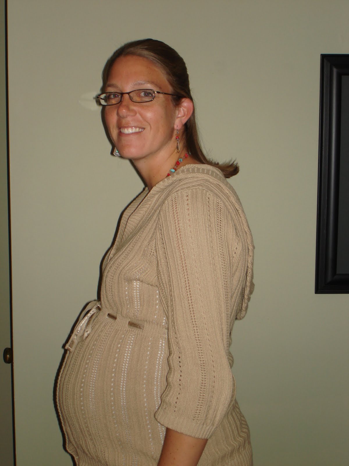 In this picture I was 34 weeks pregnant. Tomorrow (Monday), I will be 35 ... In this picture I was 34 weeks pregnant. Tomorrow (Monday), I will be 35 ...
