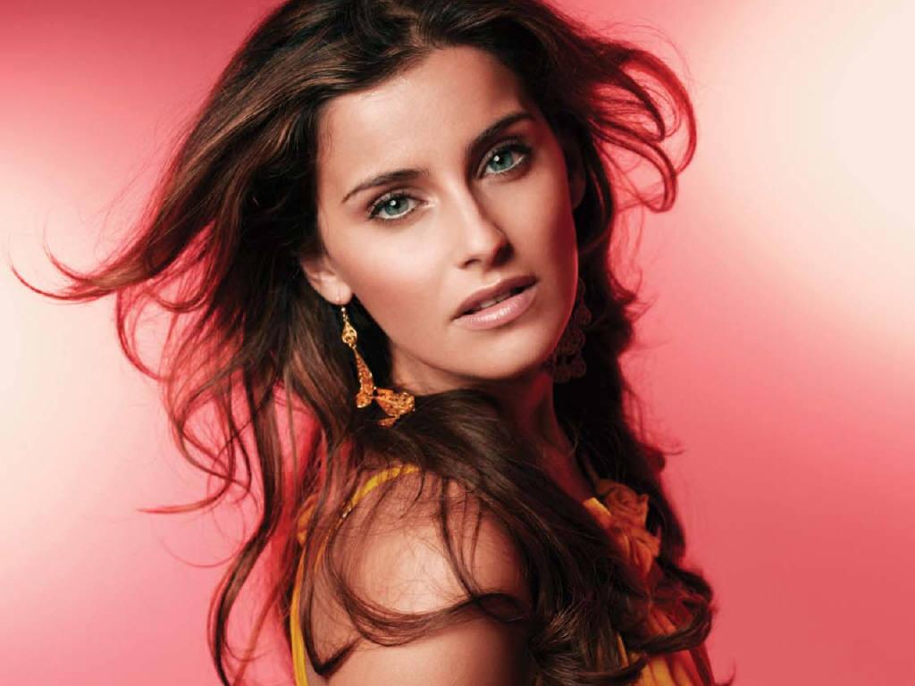 http://4.bp.blogspot.com/_x2WKdN8h5YE/TKefOAL6EyI/AAAAAAAAAXQ/E1qS0Q6SAs0/s1600/nelly-furtado.jpg