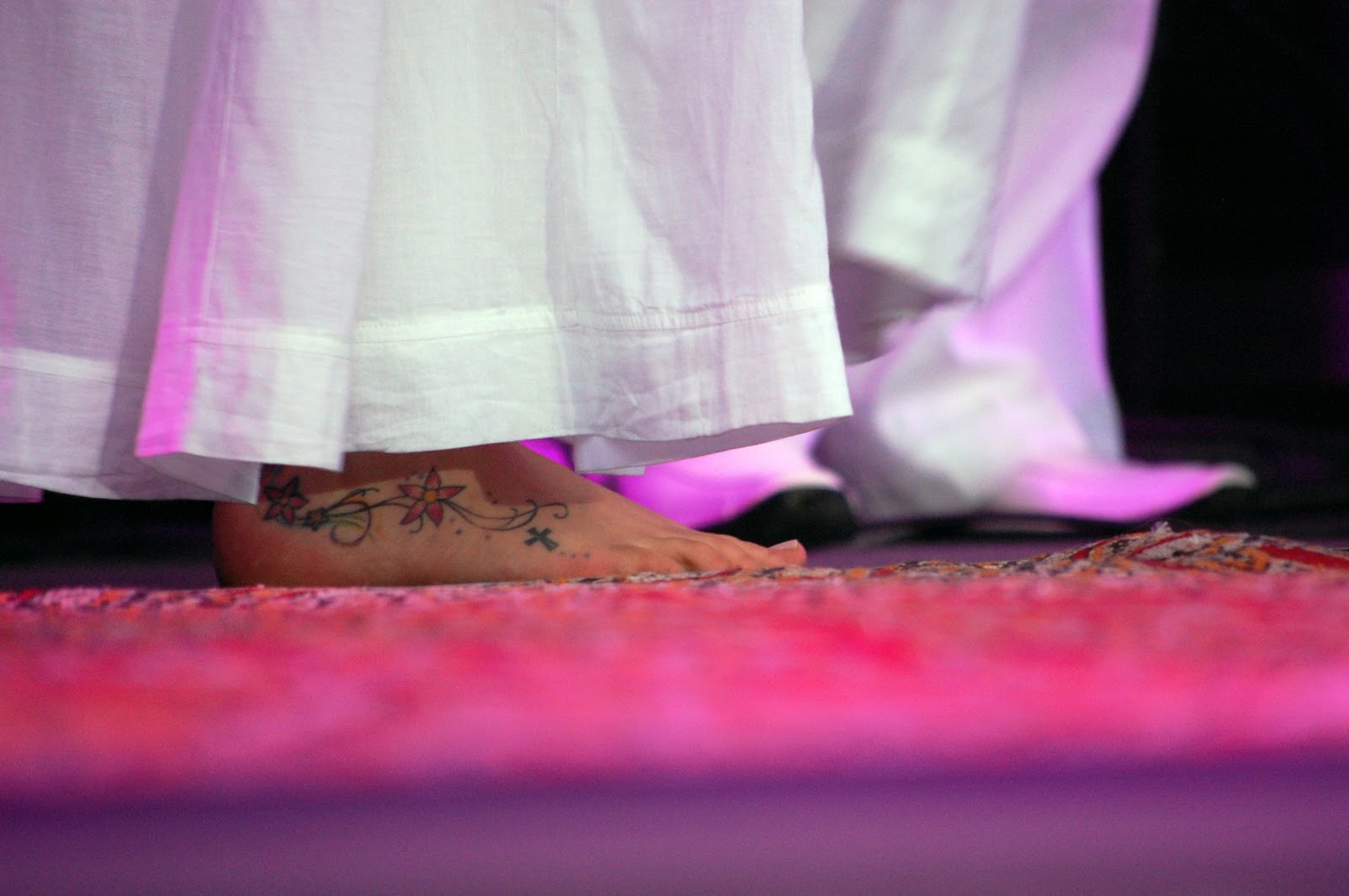 http://4.bp.blogspot.com/_x3IXnBjDOjQ/TPswUkOYJkI/AAAAAAAAAHE/l0UL-YurR1k/s1600/Joss_Stone%2527s_foot.jpg