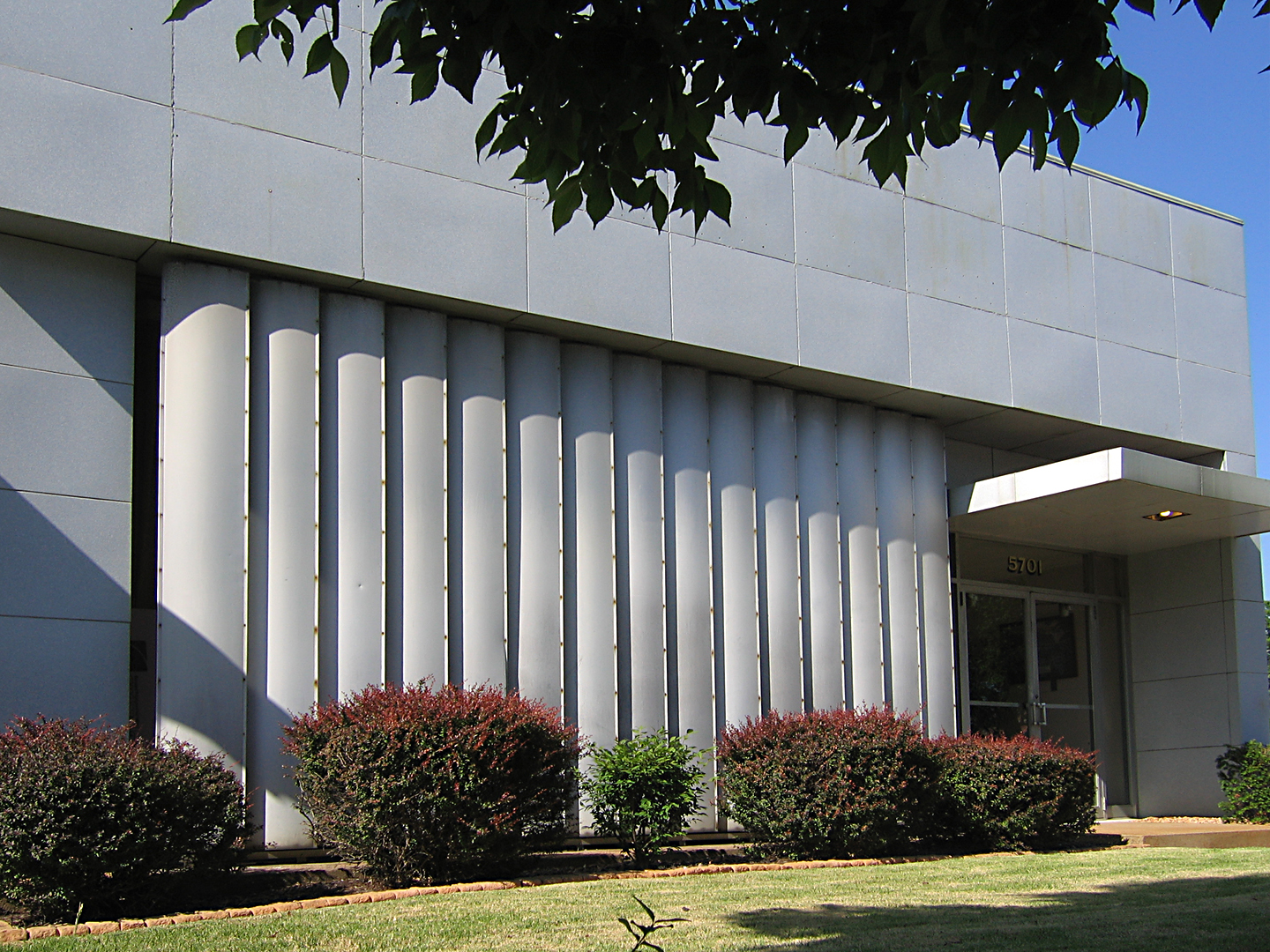 [01+chippewa+modern+church.jpg]