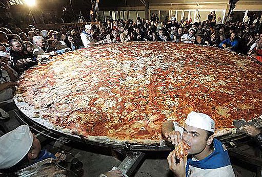worlds_largest_pizza_20090812_1474820876.jpg