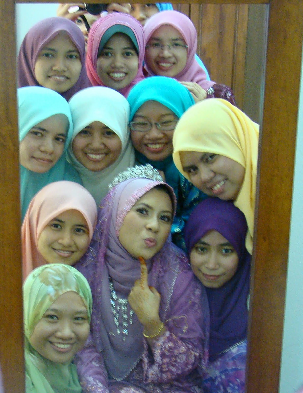 [enol&friends.JPG]