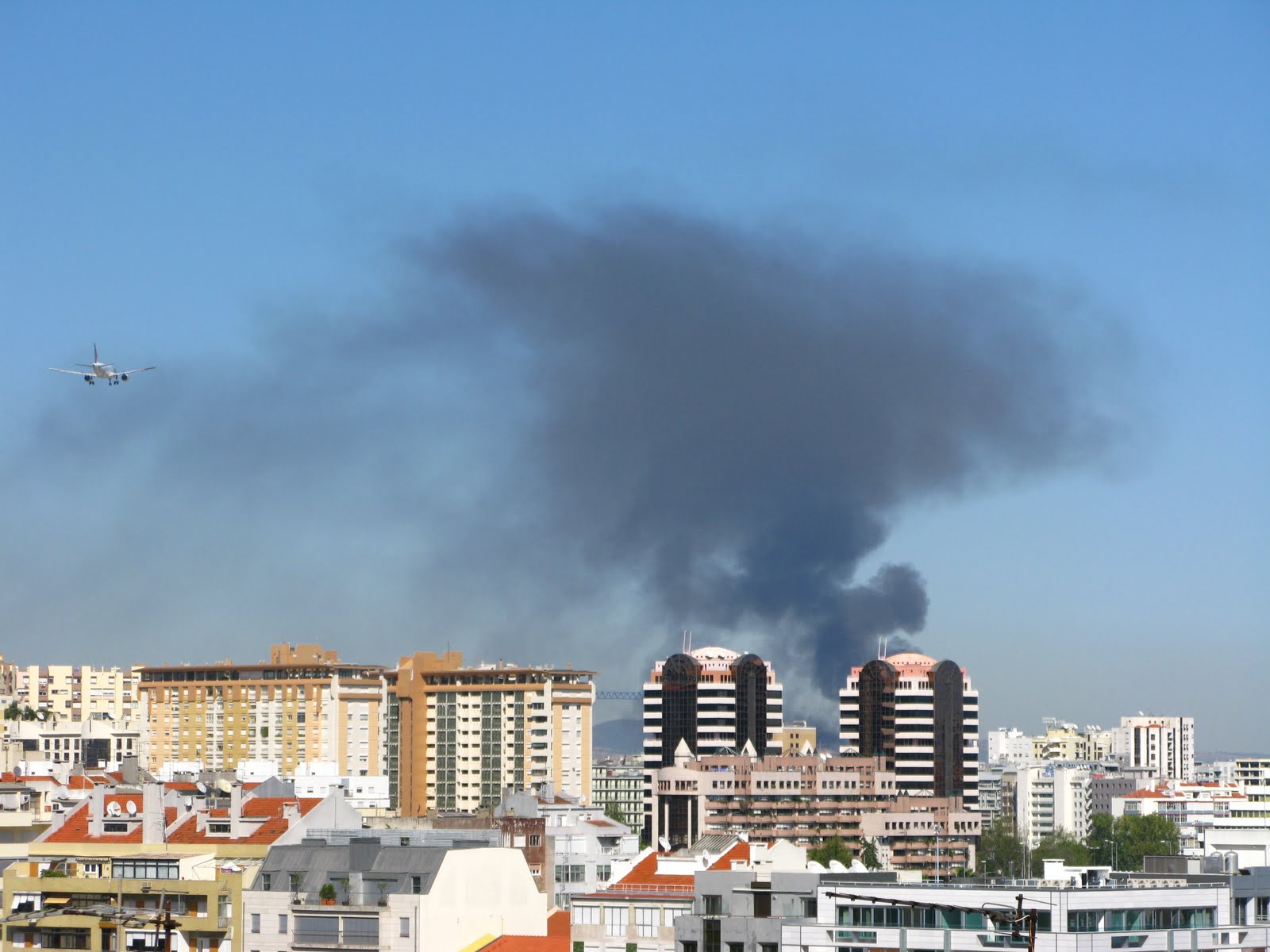 [incêndio+em+Camarate.JPG]