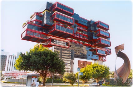 Arquitetura do Brasil, representada por Brasília, é "melancólica, feia e desumana" Arquitetura-salvador1