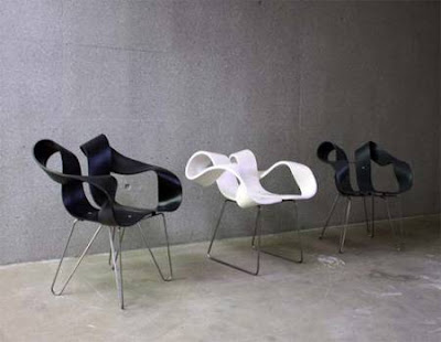 Toeloop chair by Mario Stadelmann