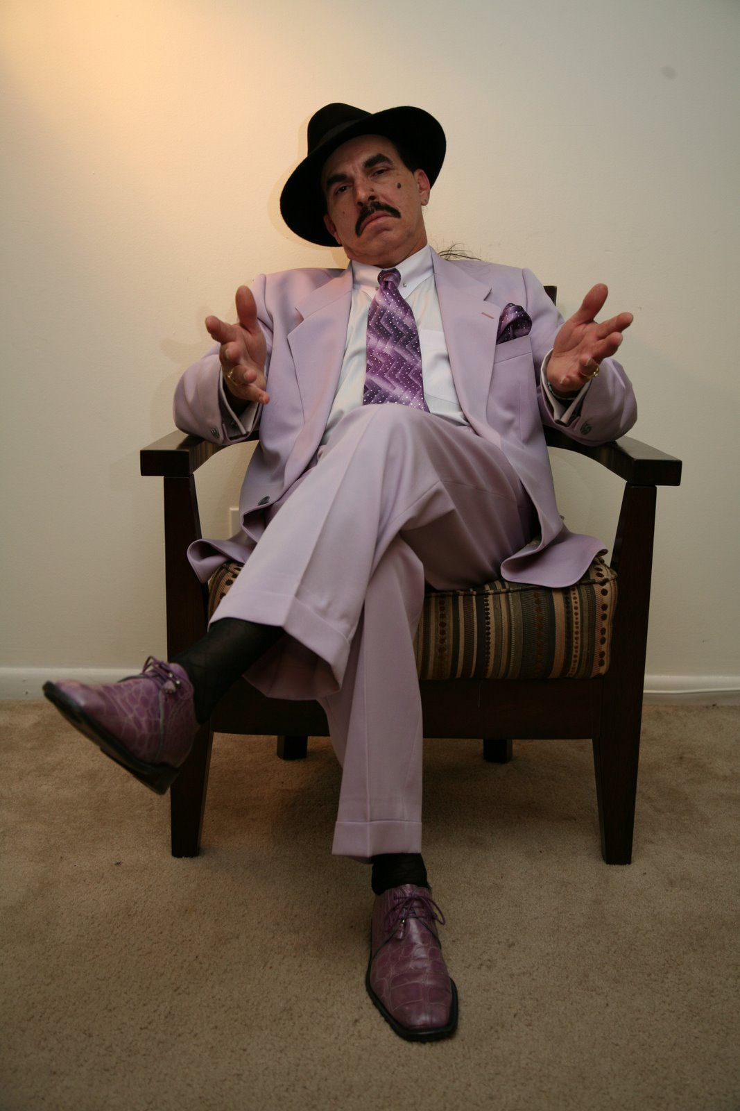 [folks+276+in+chair.jpg]