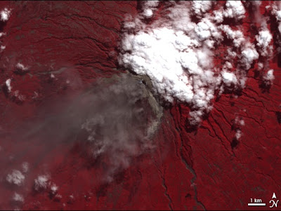 foto letusan Merapi dari satelit NASA