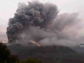 gunung bromo meletus