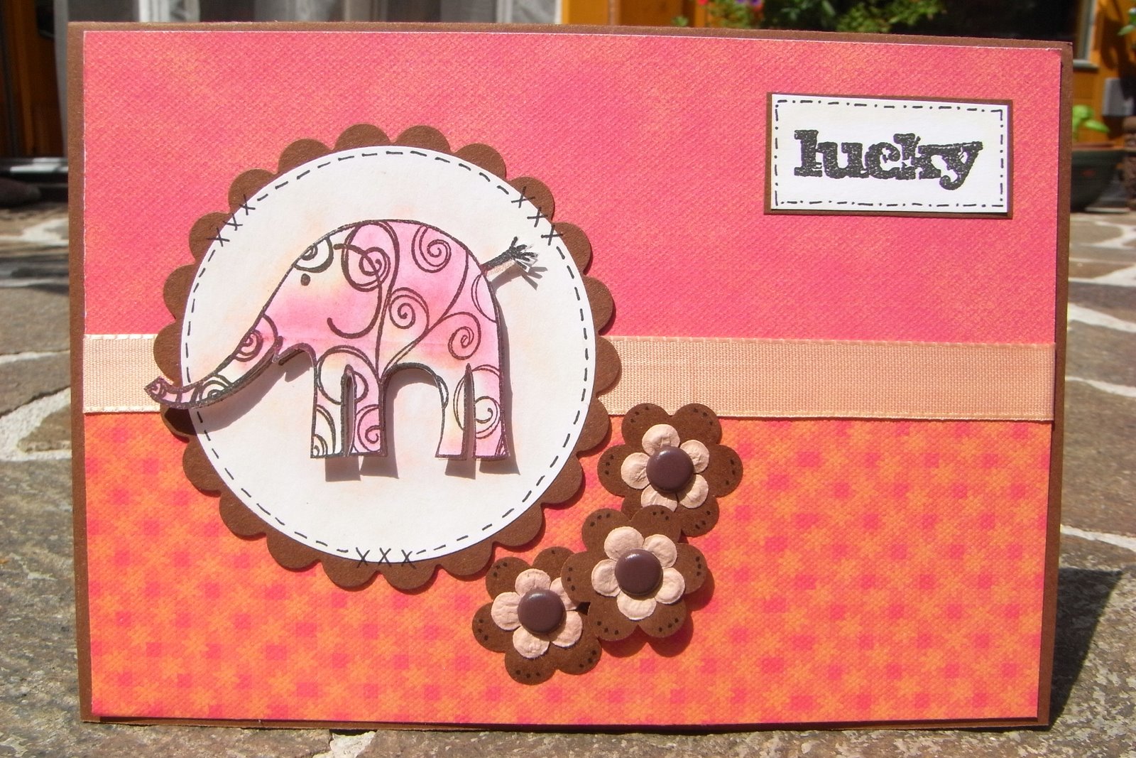 [roter+Elefant+1.JPG]